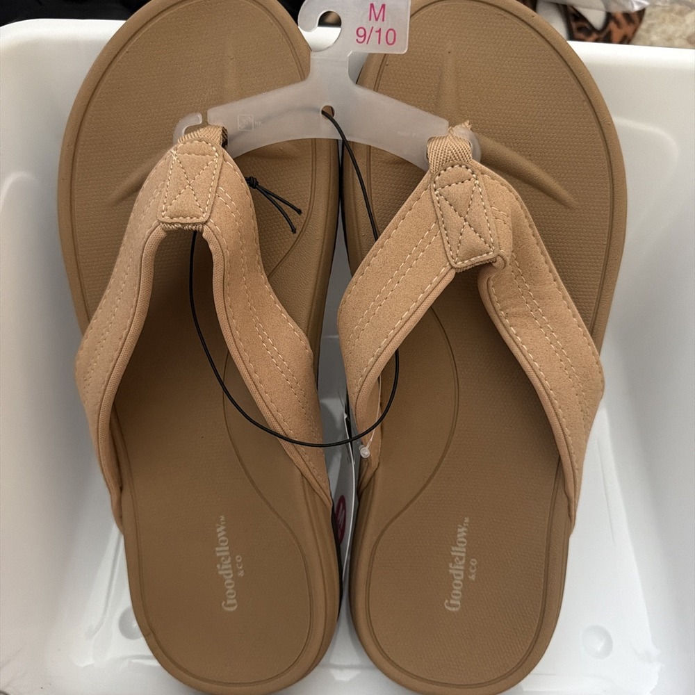 Goodfellow & Co Mens Ian Comfort Flip Flop Thong Sandals Tan Brown M (9-10)